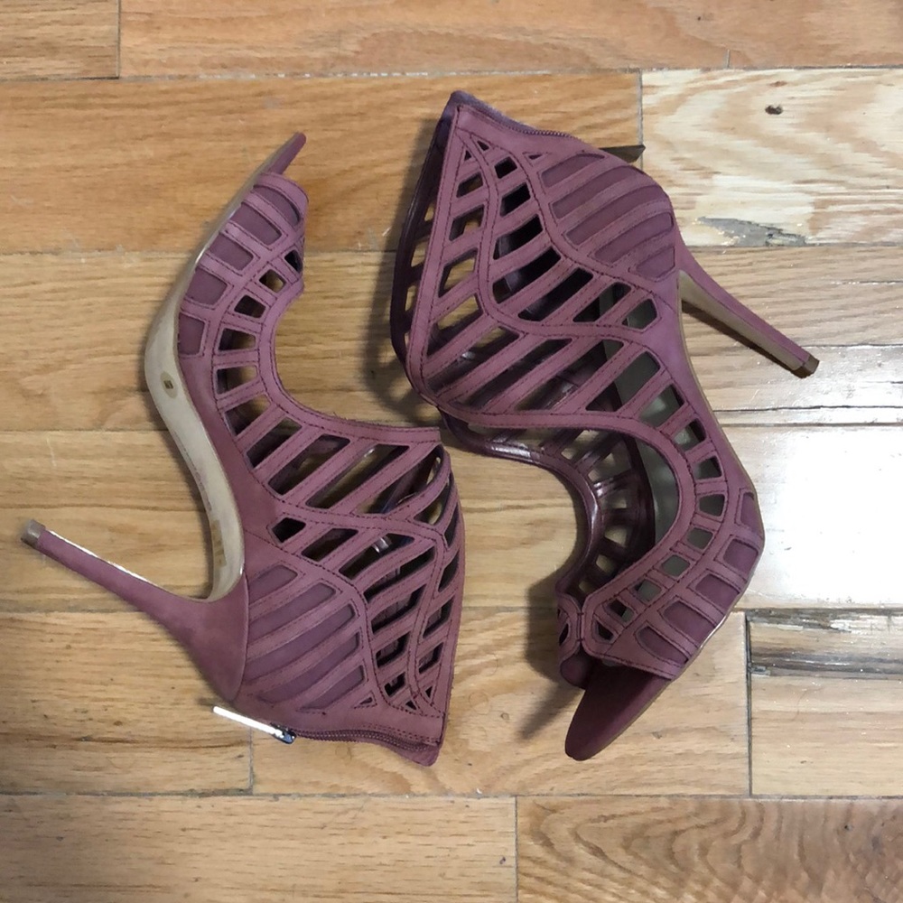 BCBG fuchsia heels - size 9